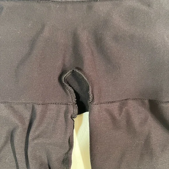 Love Your Assets by Sara Blakey.  Mid thigh spandex size XL black - Picture 4 of 7